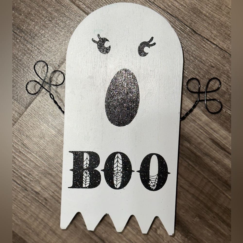 Girly Ghost Table Decor (H: 8 in.) Brand New (painted wood)